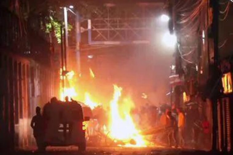 Fresh stone pelting in West Bengal's Hooghly; local, mail express train services halted