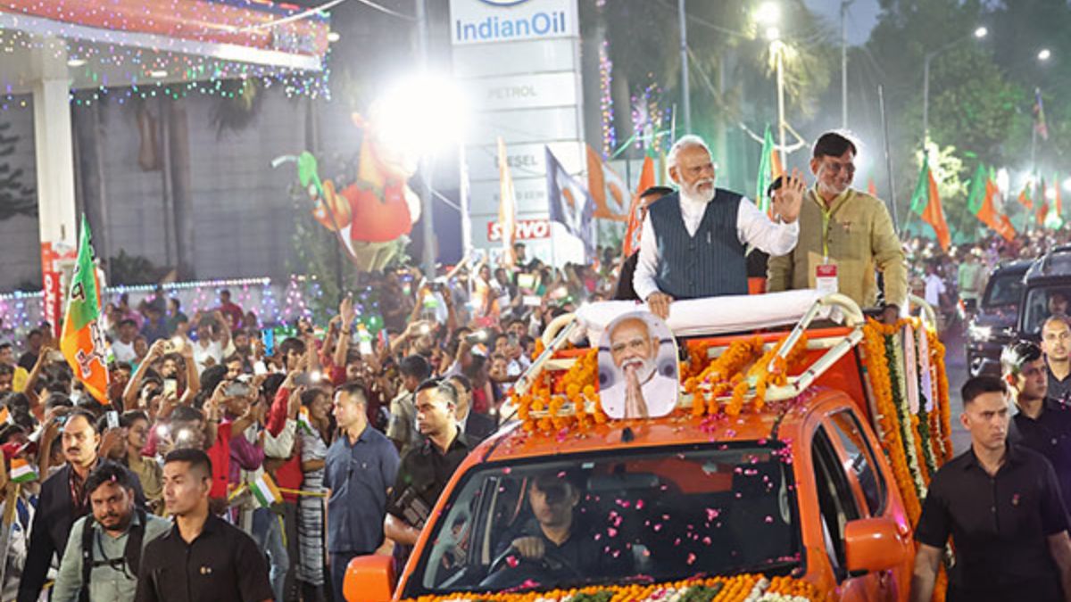 Karnataka: PM Modi holds roadshow in Mysuru