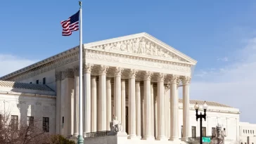 US: Supreme Court 'temporarily' restores availability of common abortion pill