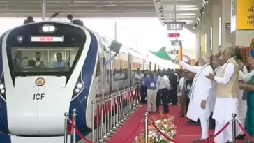 Vande Bharat green Signal by PM Modi