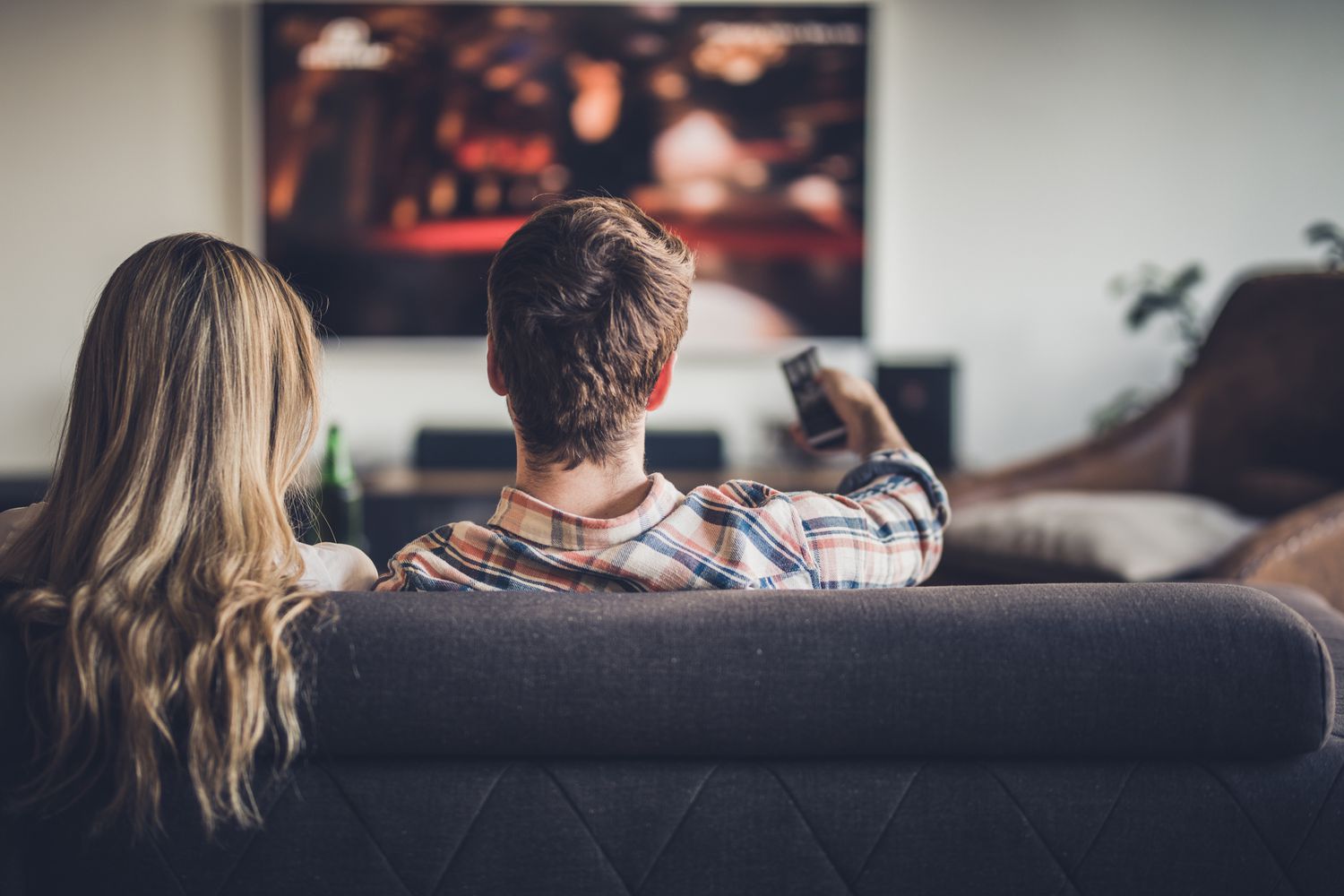 7 Ways to Binge-Watch TV Without Harming Your Health