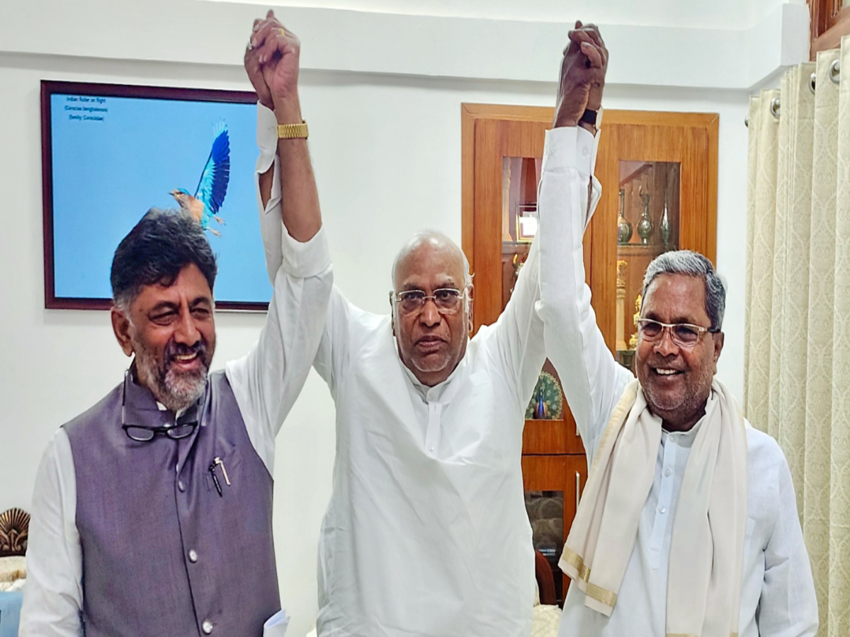 Opposition Leaders attend Karnataka swearing in