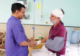 Kejriwal embraces hospitalized Satyendar Jain