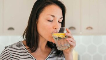 5 benefits of lemon water