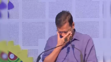 Arvind Kejriwal cries at Event