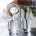 5 Benefits of drinking water in a glass bottle