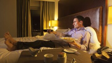 Should You Eat Late Before Bed?