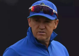 Australia signs Andy Flower