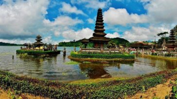 Lake Beratan, Bali - Wanderela