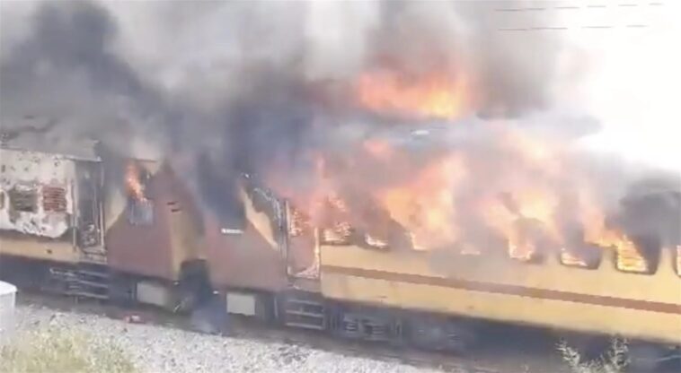Massive Fire Engulfs 3 Coaches Of Falaknuma Express. Passengers Safe, No Casualties Reported