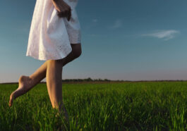 The Health Benefits of Walking Barefoot on Grass