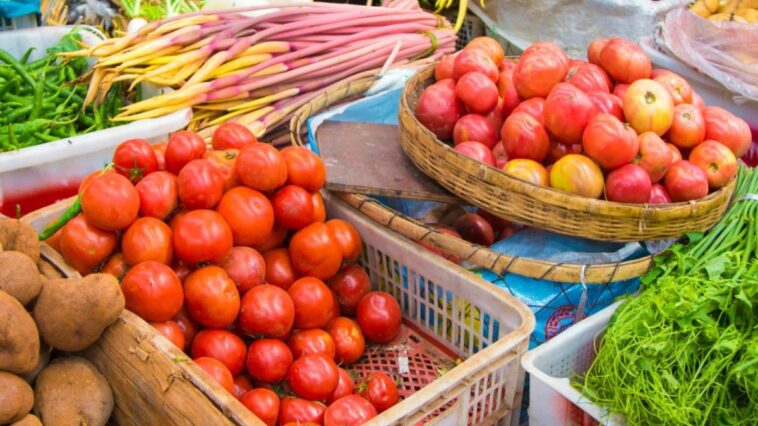 The Tomato Crisis Has Not Stopped This Farmer From Pune From Turning A Profit Of Over 2 Crore