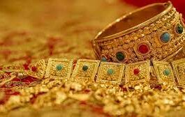 Gold hits 1-month high as concerns of a Fed rate hike diminish, sending the currency down.