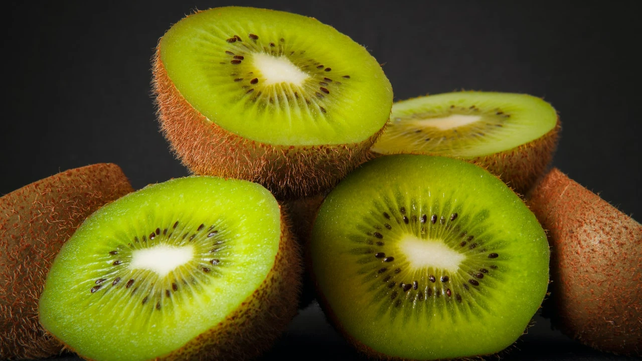 6 Health Benefits of Kiwifruit