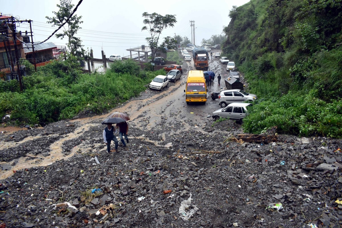 Himachal rain: 700 vehicles stranded after Kullu-Mandi highway blocked near Pandoh