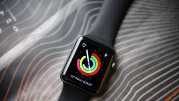 How To Turn Off the Green Light on an Apple Watch