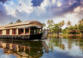 How to visit the backwaters in Kerala