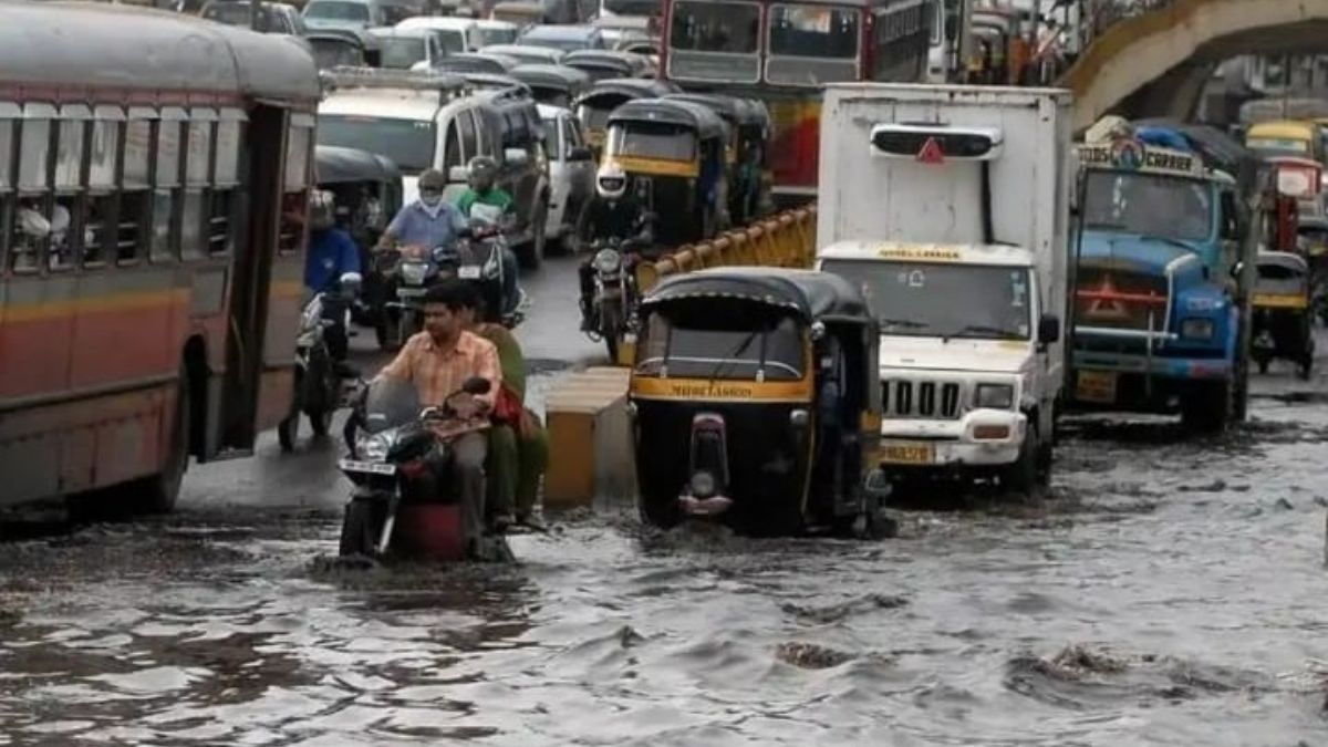 Heavy rain closes Andheri and Malad subways for traffic in Mumbai.