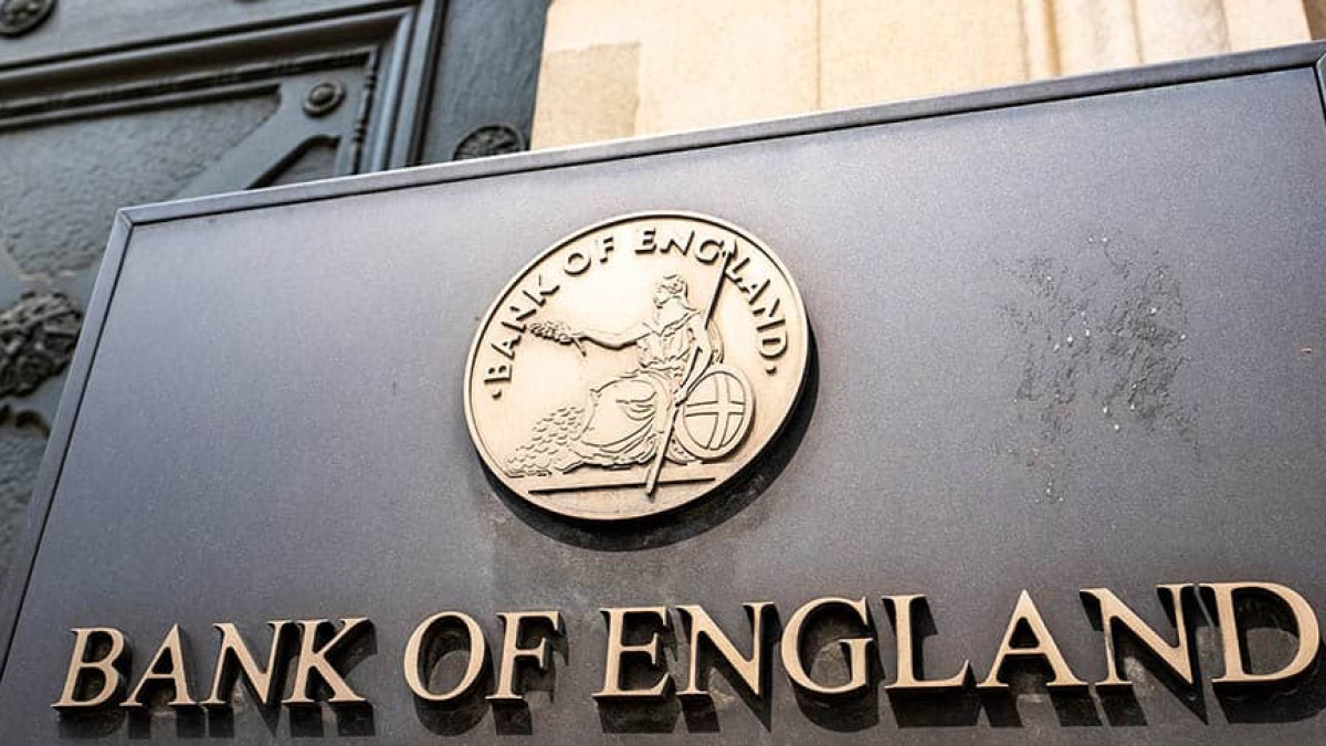 Bank of England pauses interest rate hikes as economy slows