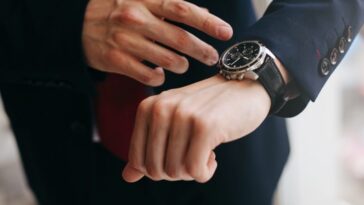 7 Best Titan Mechanical Watches In India (September 2023): Always Running!