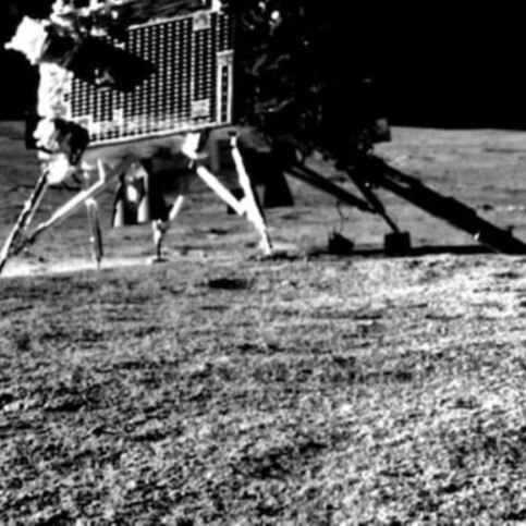 New Moon viewing! Pragyan rover posted 3D moon image