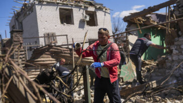 Russian bombs kill 2 and wound 3 in southern Ukraine.