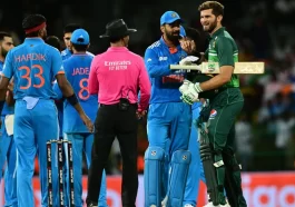 "Pakistan bowlers, how do we get rid of Rohit Sharma?" Wasim Akram and Misbah-ul-Haq are aghast at the form of the India captain.