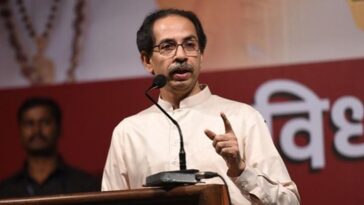 Meeting socialist leaders: Uddhav: 'If BJP can shower flowers on Pakistani players'