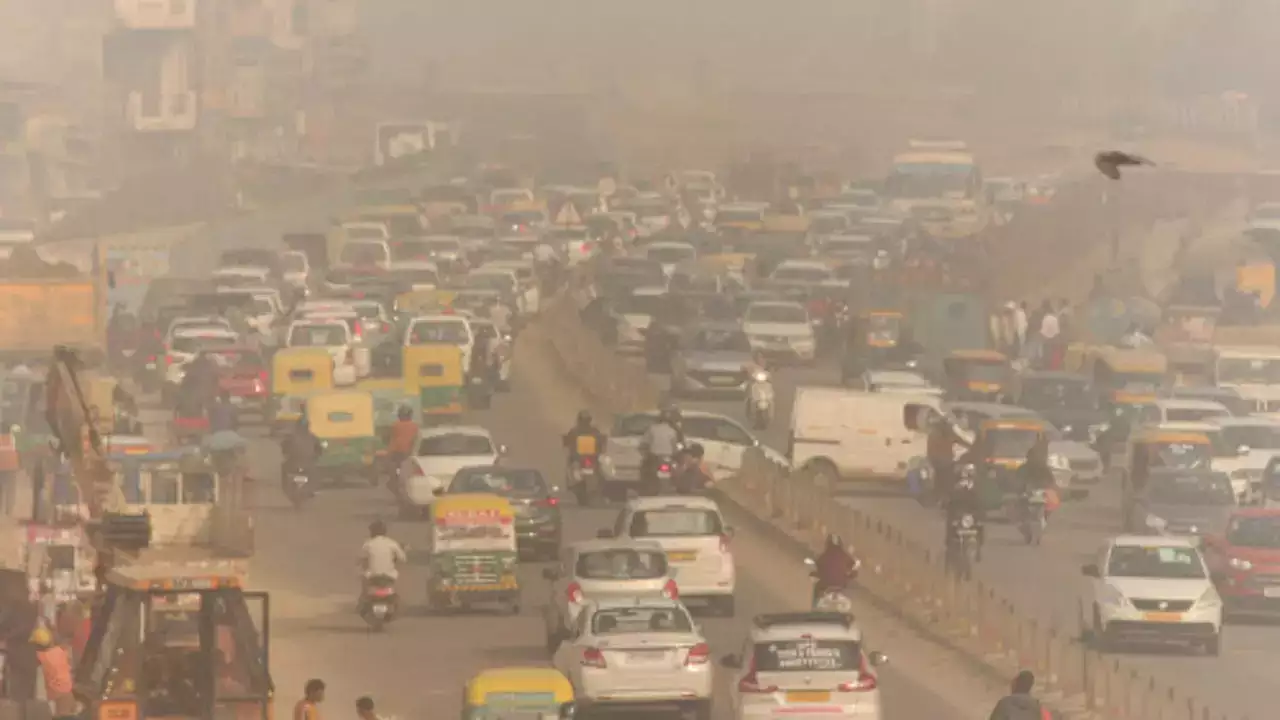 Delhi pollution severe: Schools closed for 2 days; construction ban, car curbs in place