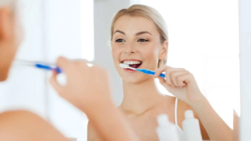 What's the right way to brush your teeth?